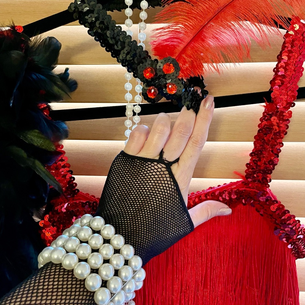 Red Fringe Flapper Dress and Accessories - Picture 5 of 5